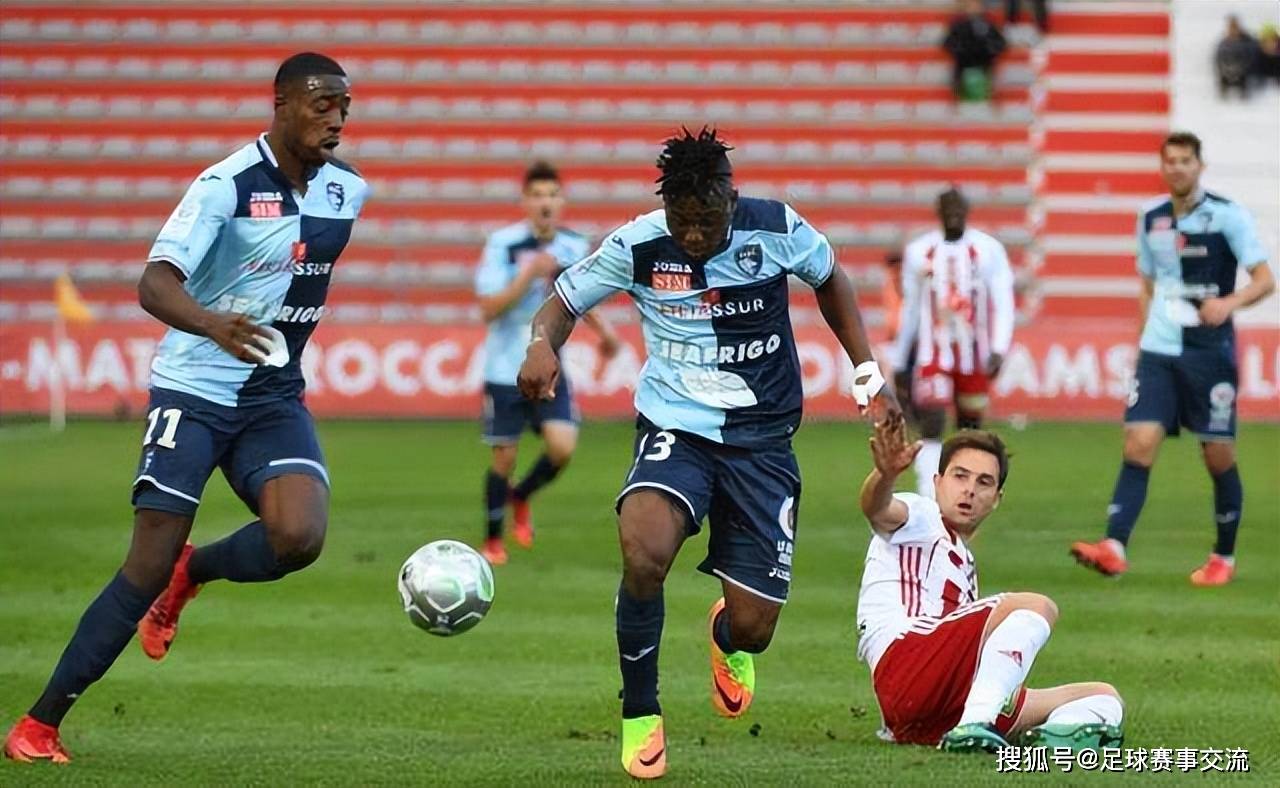 圣埃蒂安队主场大胜，展现强大实力在法国联赛