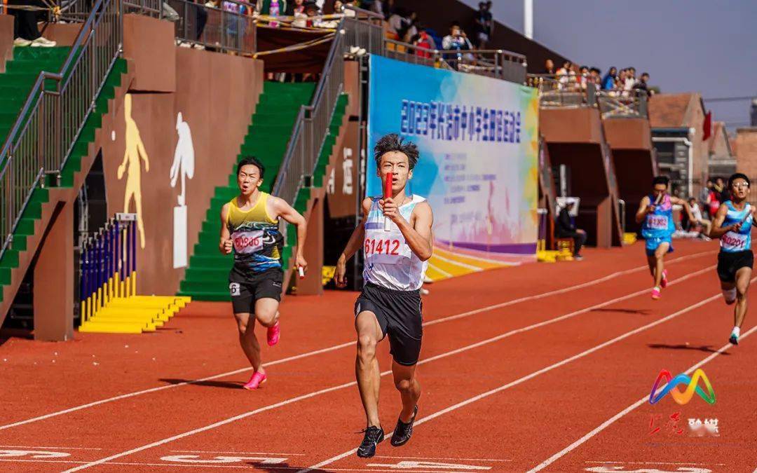 紧凑节奏，比赛上演直播风云，球员斗志昂扬的简单介绍