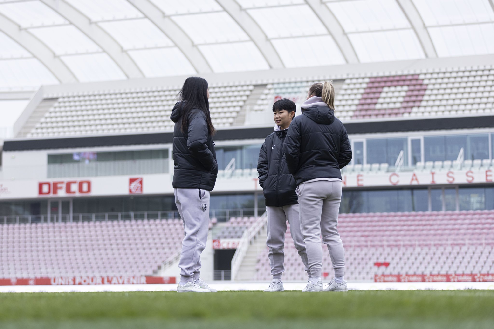 包含第戎主场逼平昂热，积分暂居中游的词条