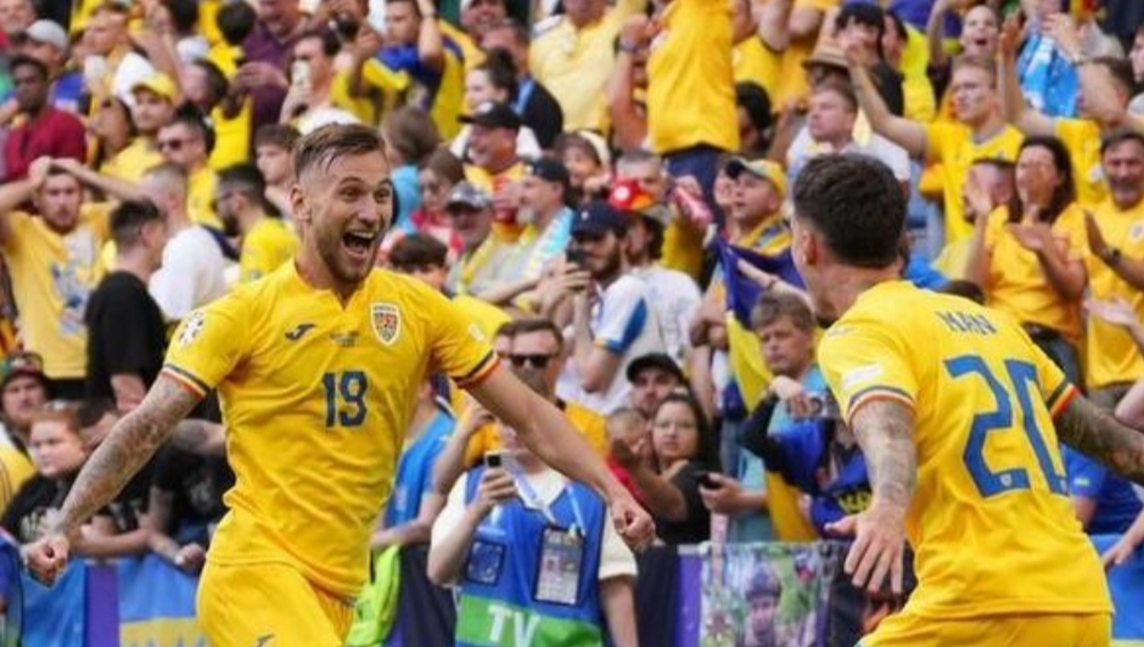 乌克兰队在国外足球比赛中夺得冠军