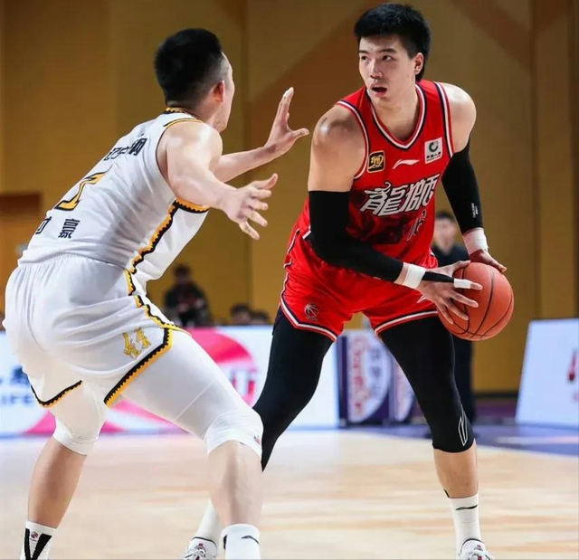 辽宁队在场上表现出色，赢得比赛