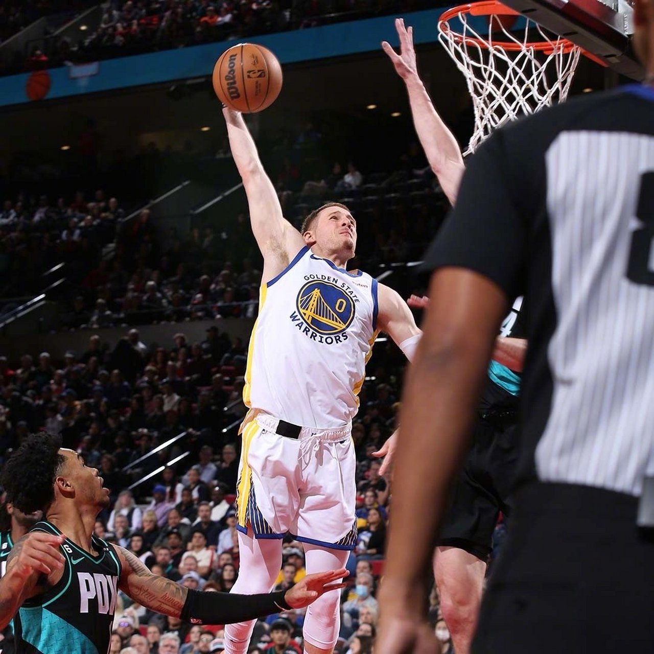 包含开拓者锋线失误增加，战绩一落千丈的词条