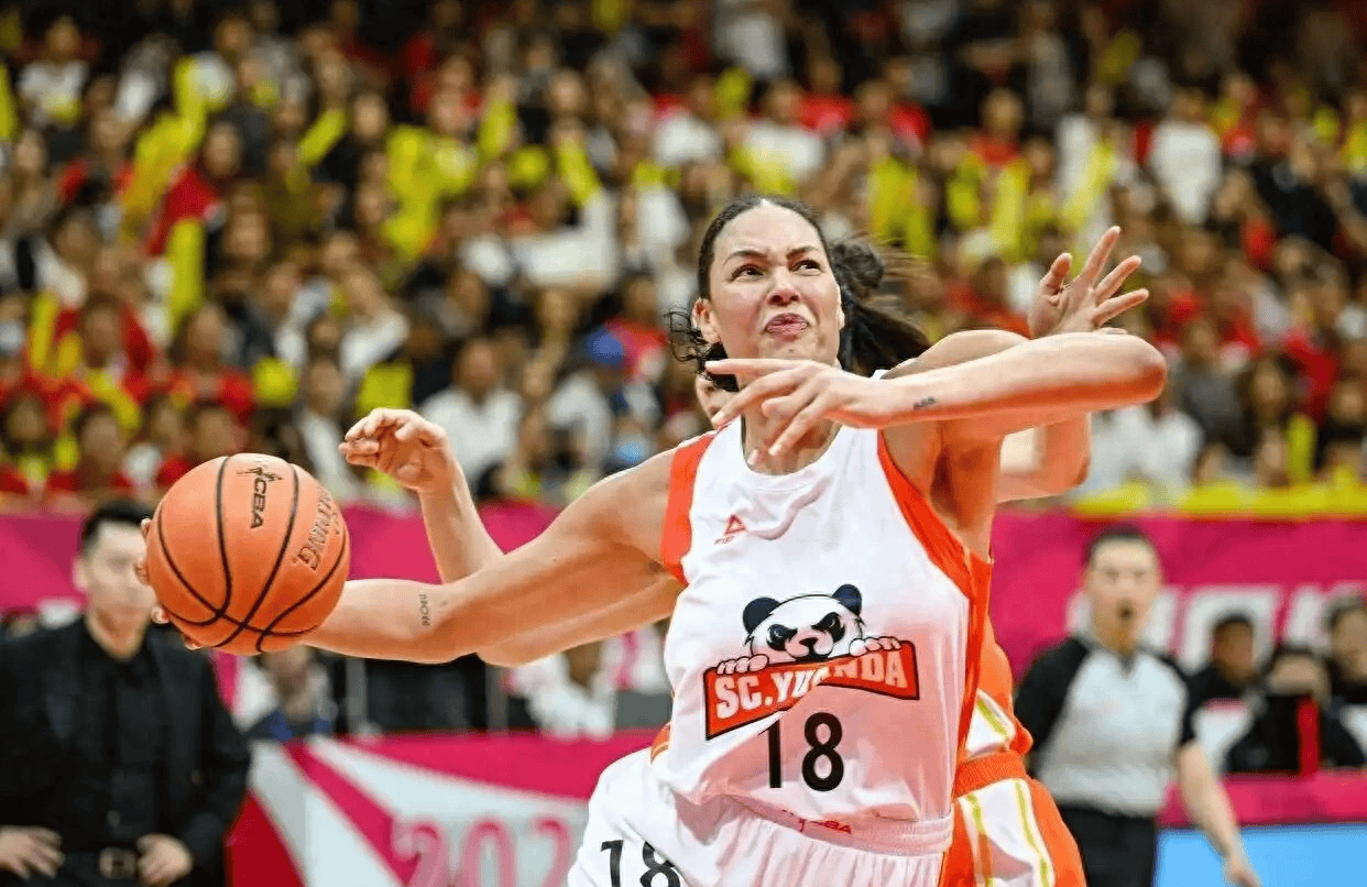 北京女篮在主场表现出色，夺得关键胜利