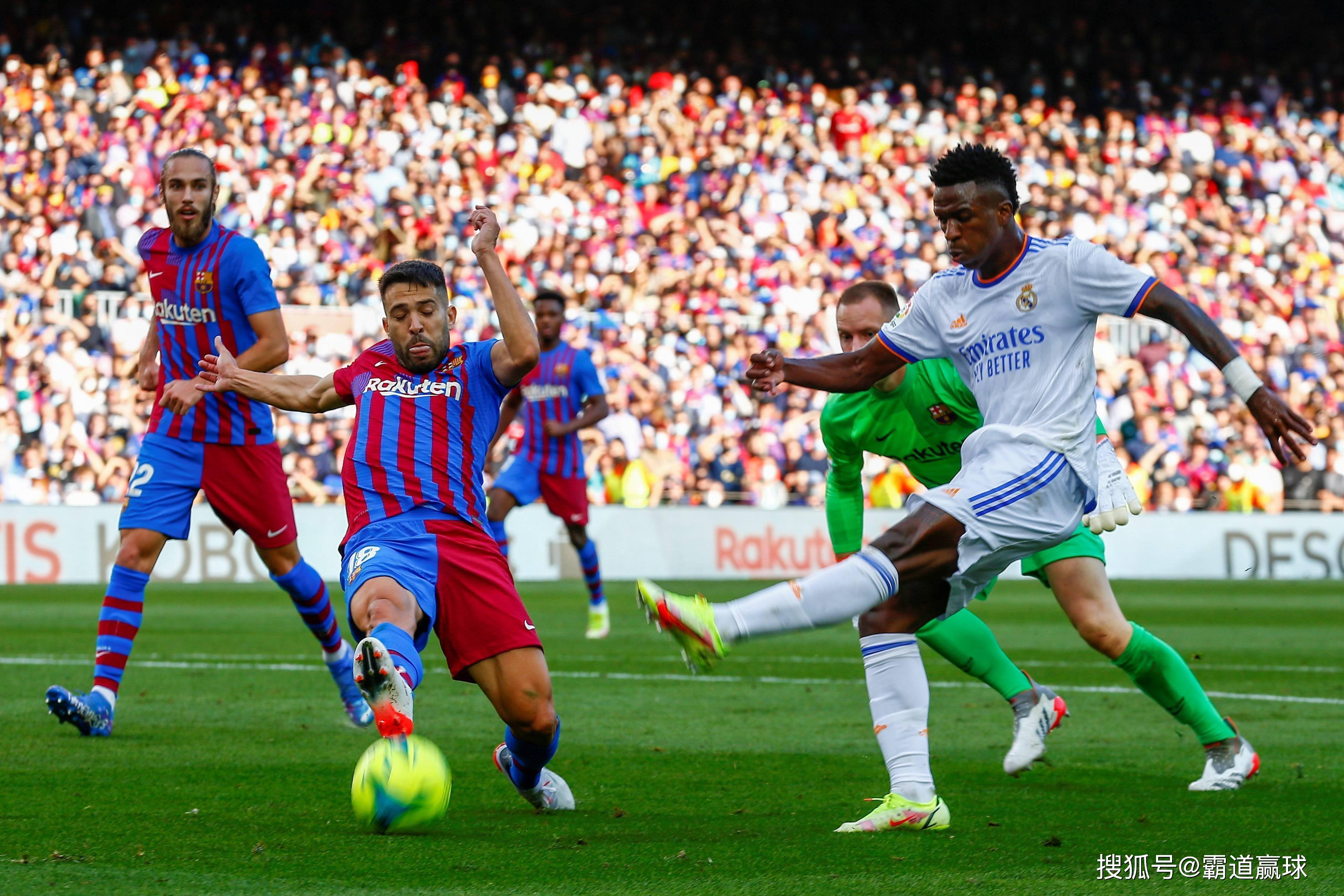 足球赛季收官！球队季后赛火热展开