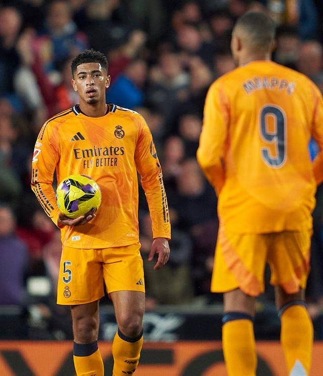 关于瓦伦西亚中场连续失误，凶多吉少的信息