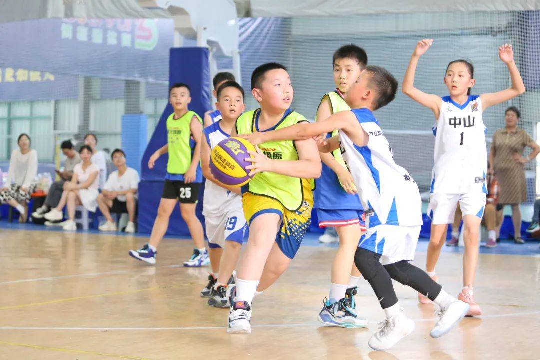 关于球员全力以赴纷纷披挂上阵，精彩篮球赛事的信息