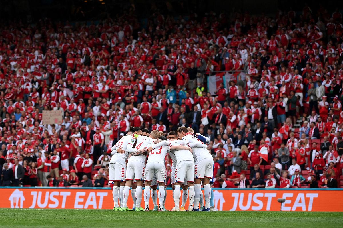 欧预赛赛事中，一场被誉为经典的比赛引发球迷热议的简单介绍