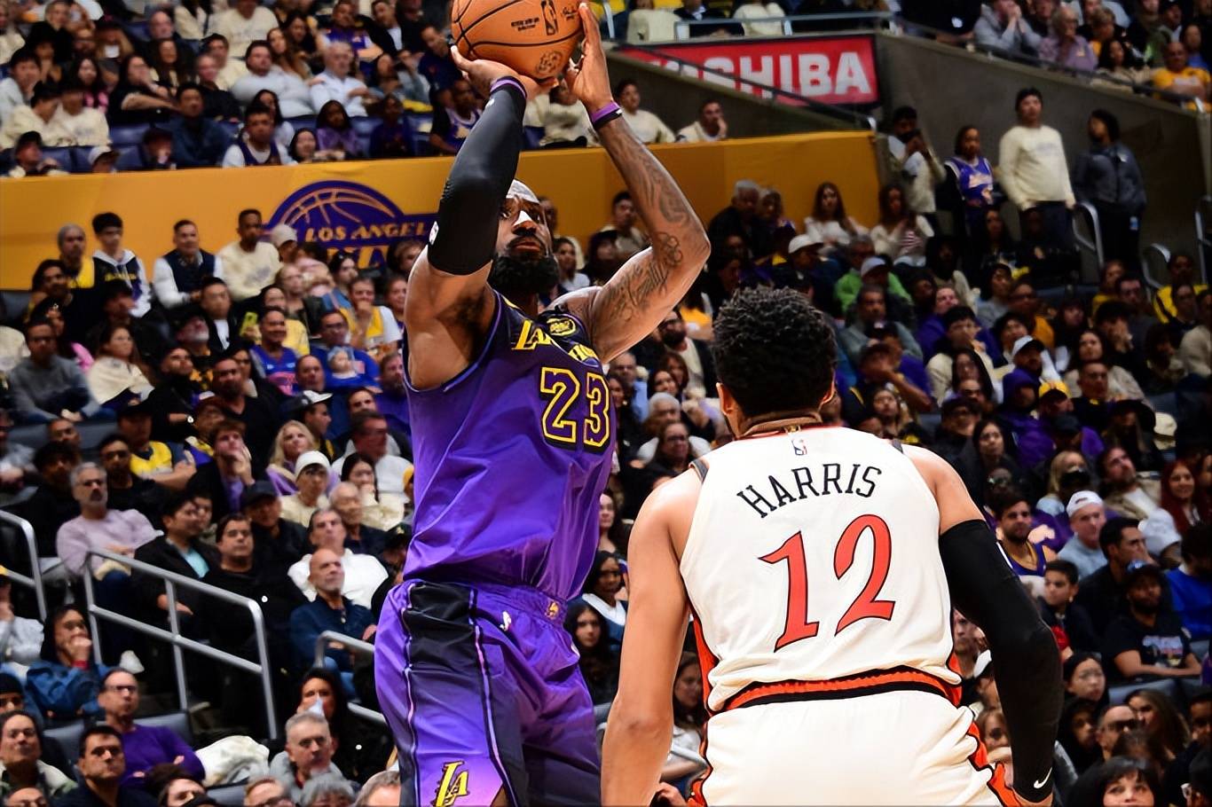 步行者主攻得手，绿哨军击败罗素杜兰特的简单介绍