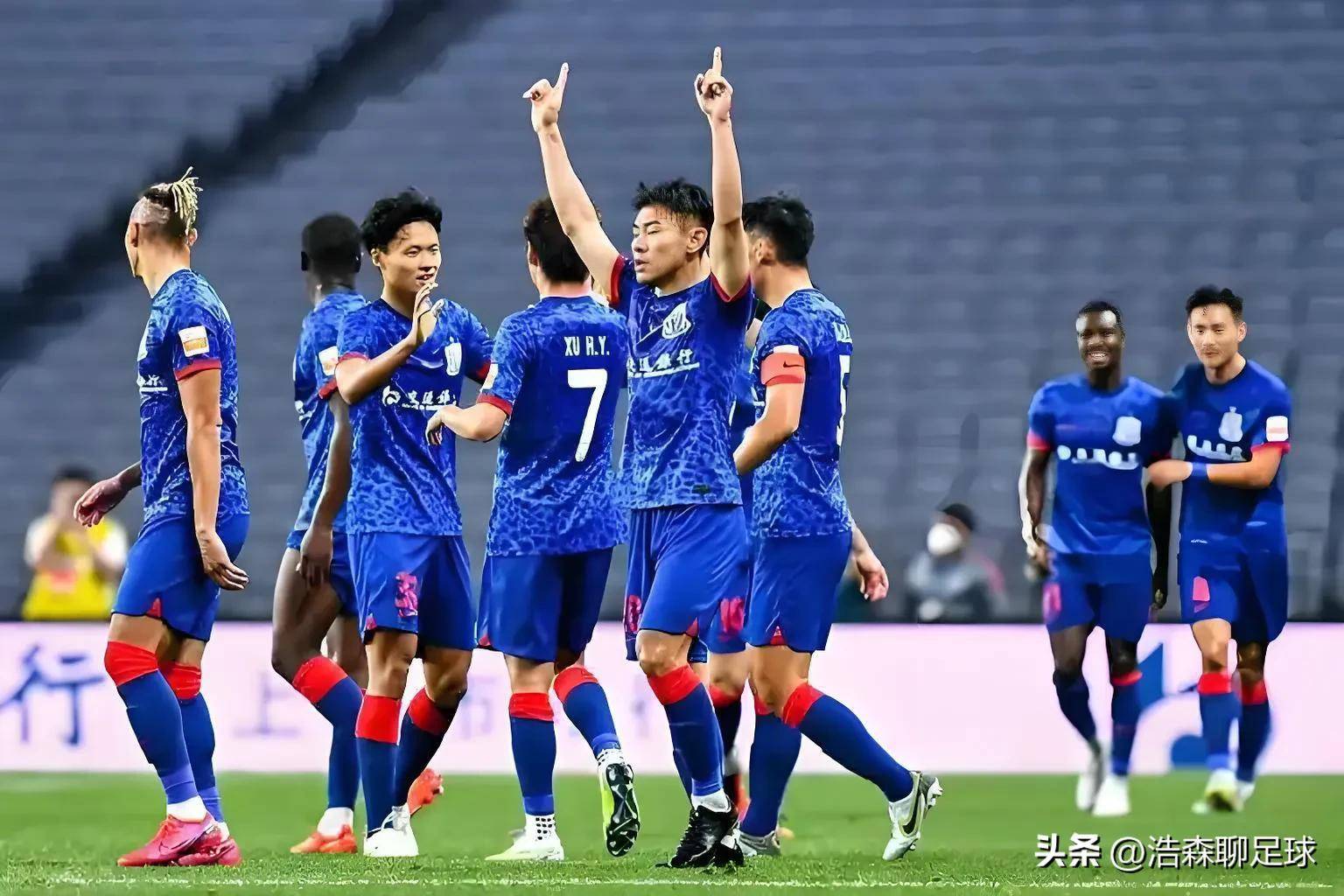 申花大比分胜利，主教练赞扬球员表现为队员奉献精神而鼓励