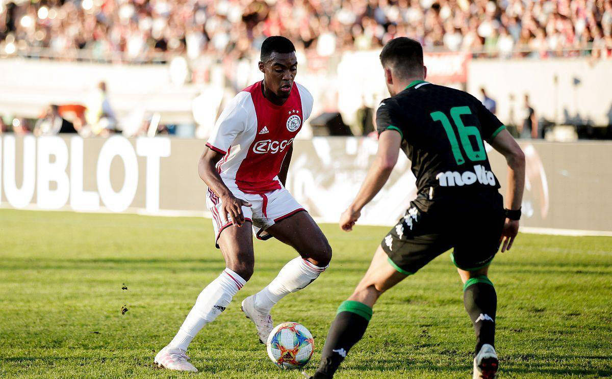 沙尔克04中场表现抢眼，获得国家队召回