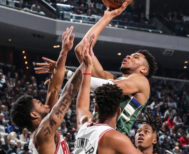 包含雄鹿队卫冕冠军成绩貌似雪中送炭的词条