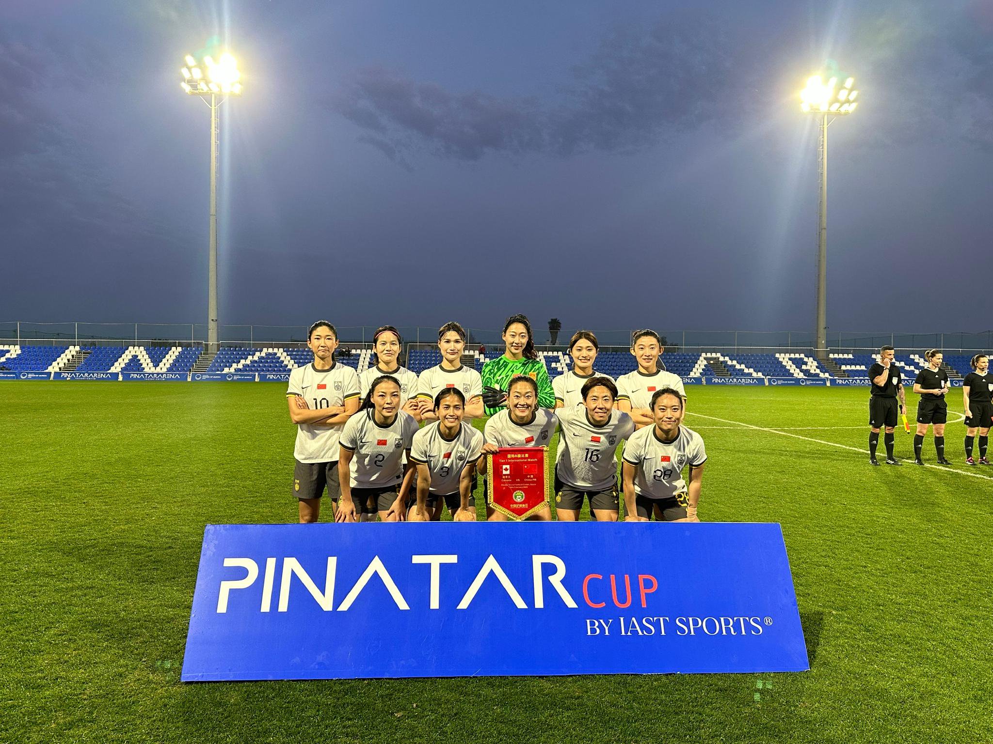 加拿大女足成功晋级，将争夺女足世界杯亚军