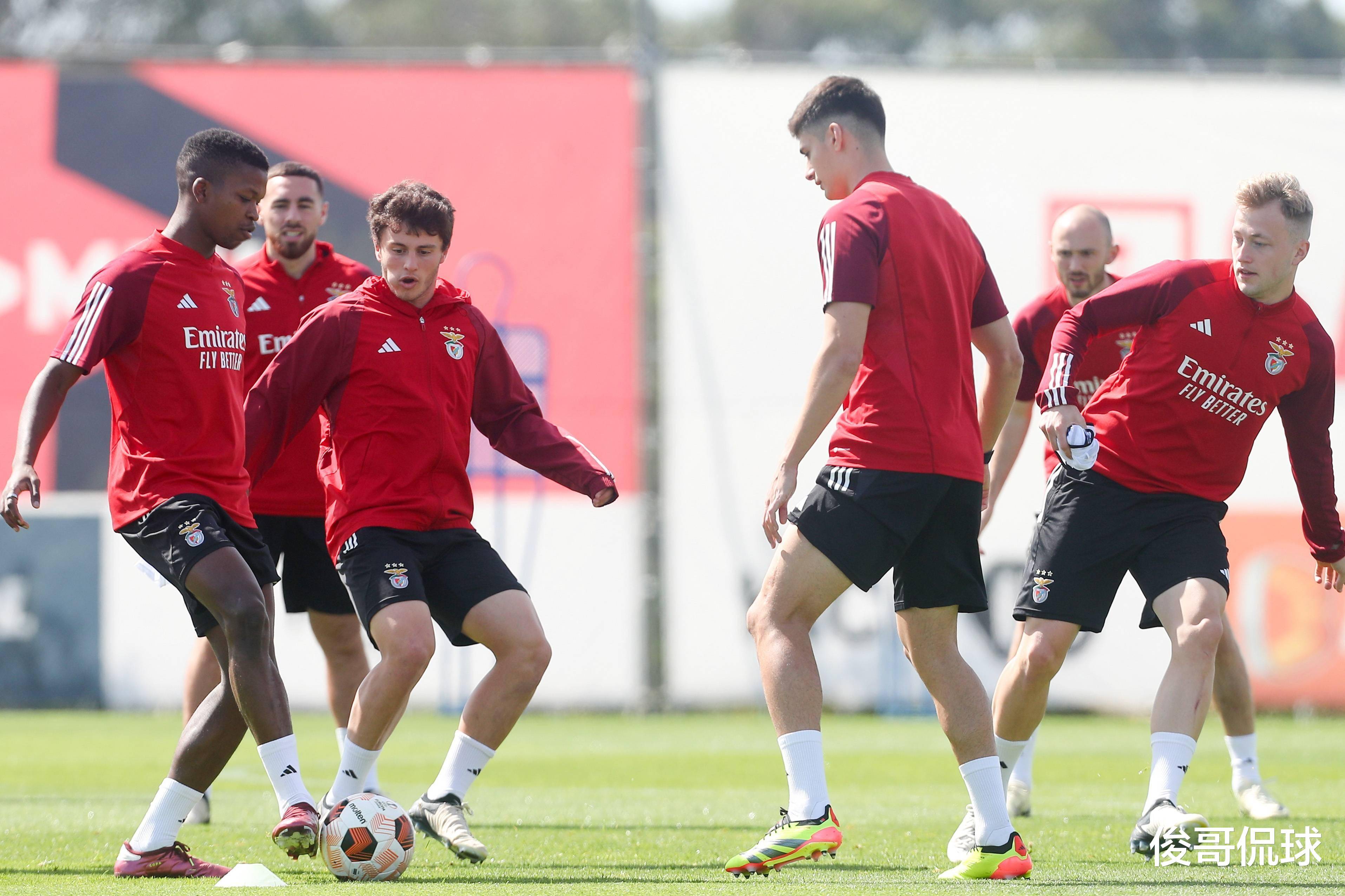 泰国足球队在国际赛事中大获全胜