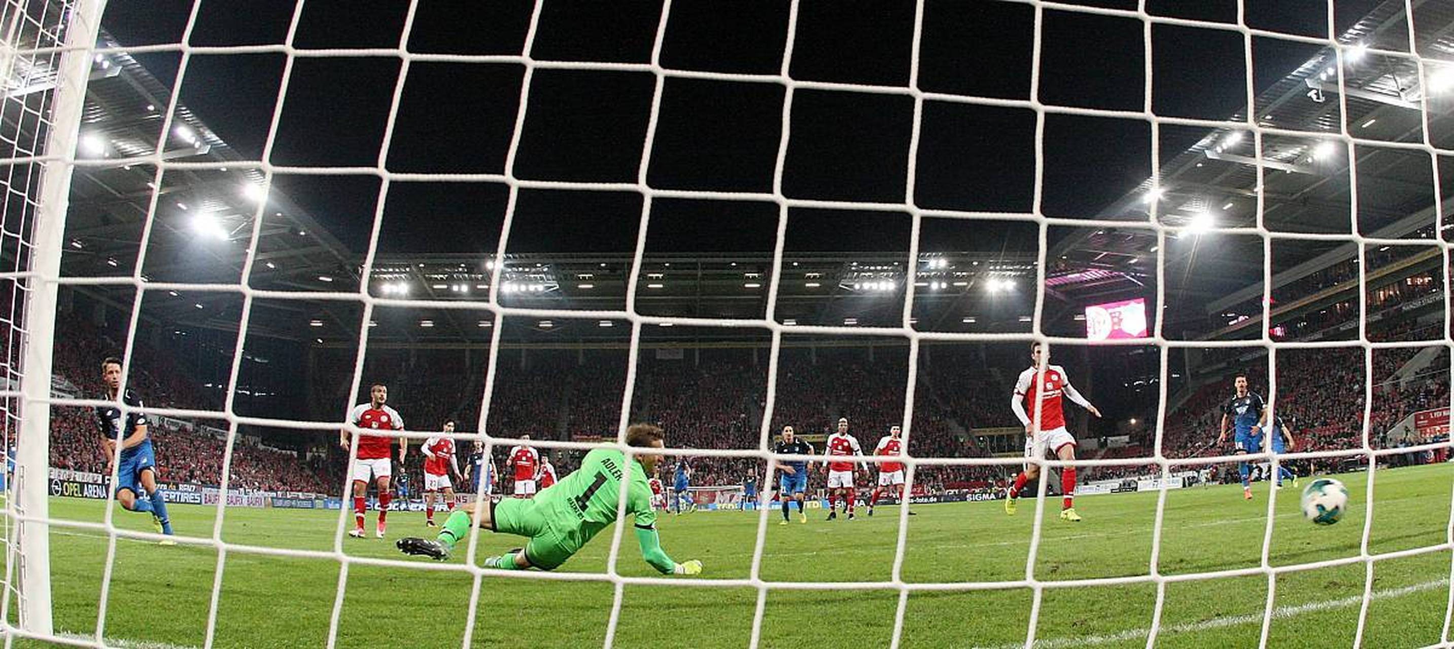 关于门兴格拉德巴赫取得胜利，科隆遭遇挑战破灭的信息