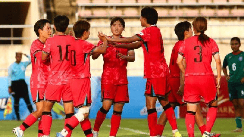 亚洲杯比赛精彩纷呈，中国队完胜对手