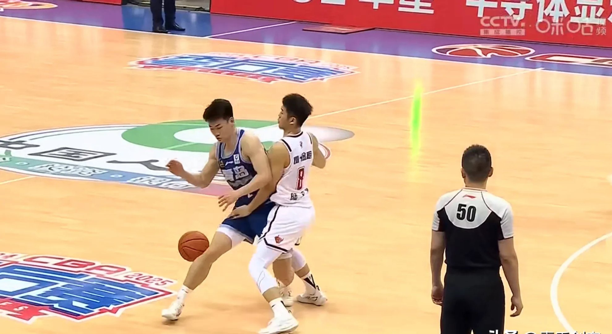 青岛队主场对阵四川队，一触即发