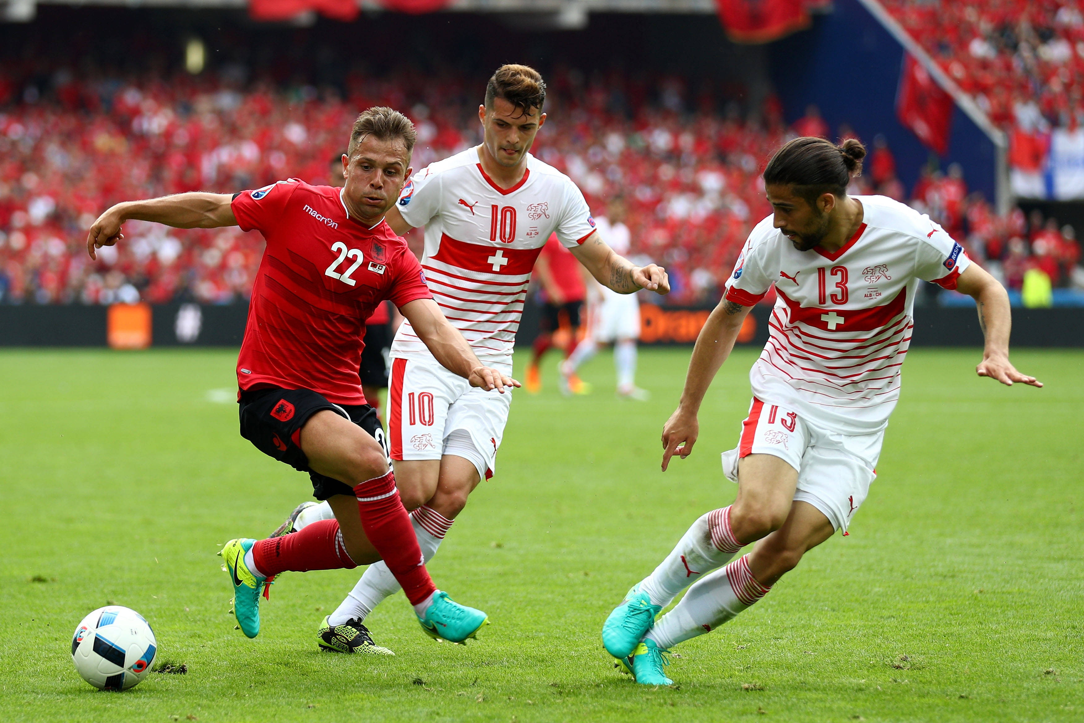 欧国联比赛战术奇谋对方被动防线失守的简单介绍