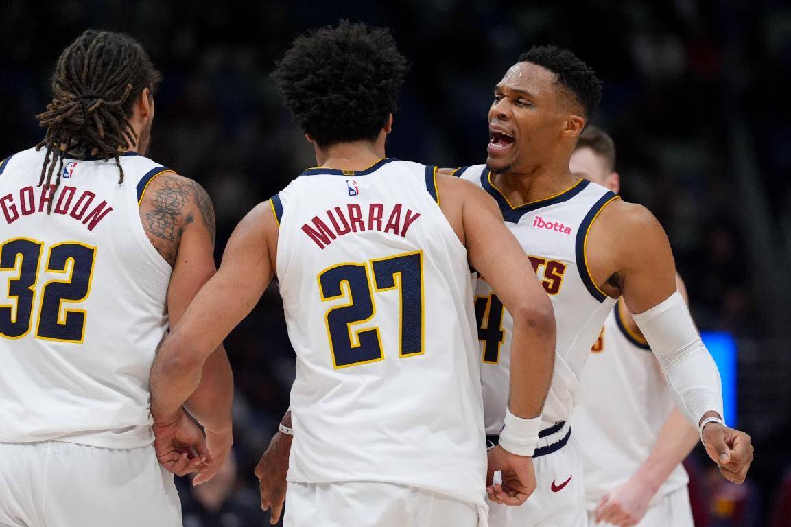 关于格雷茨卡相继入球，助球队获得重要胜利的信息