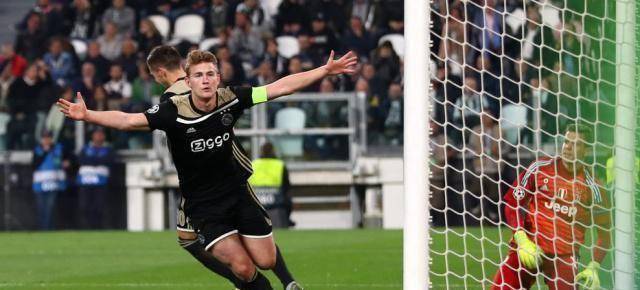 阿贾克斯力挽颓势，成功晋级下一轮的简单介绍