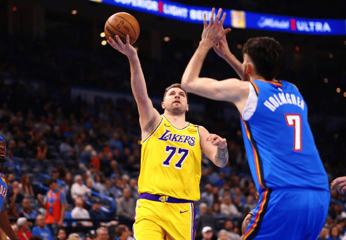 关于一方客场激战，力挫对手取得关键胜利晋级的信息