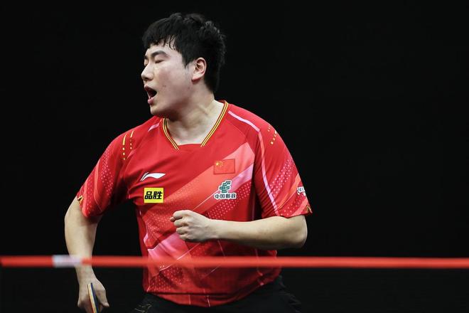 CLG险胜EG，Crisp线上压制力十足宿敌对决入围赛，技惊四座的简单介绍