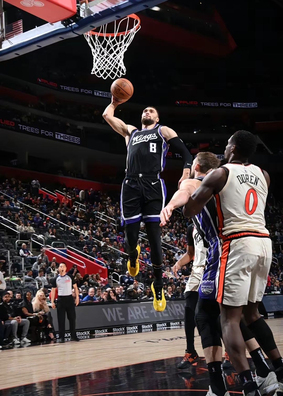 包含76人客场惜败国王，哈里斯砍下22分的词条