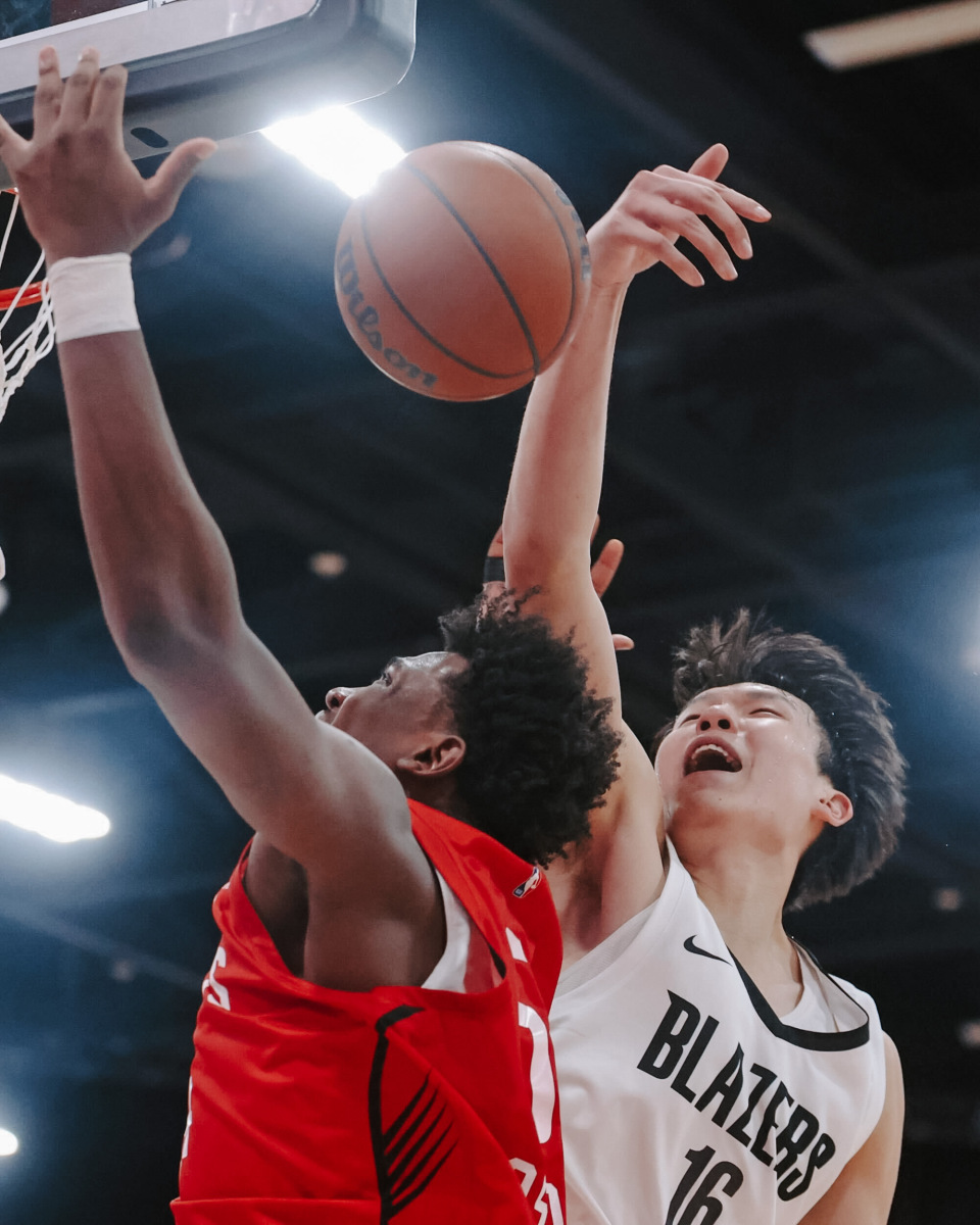 火箭队主场战胜开拓者队，拿到赛点