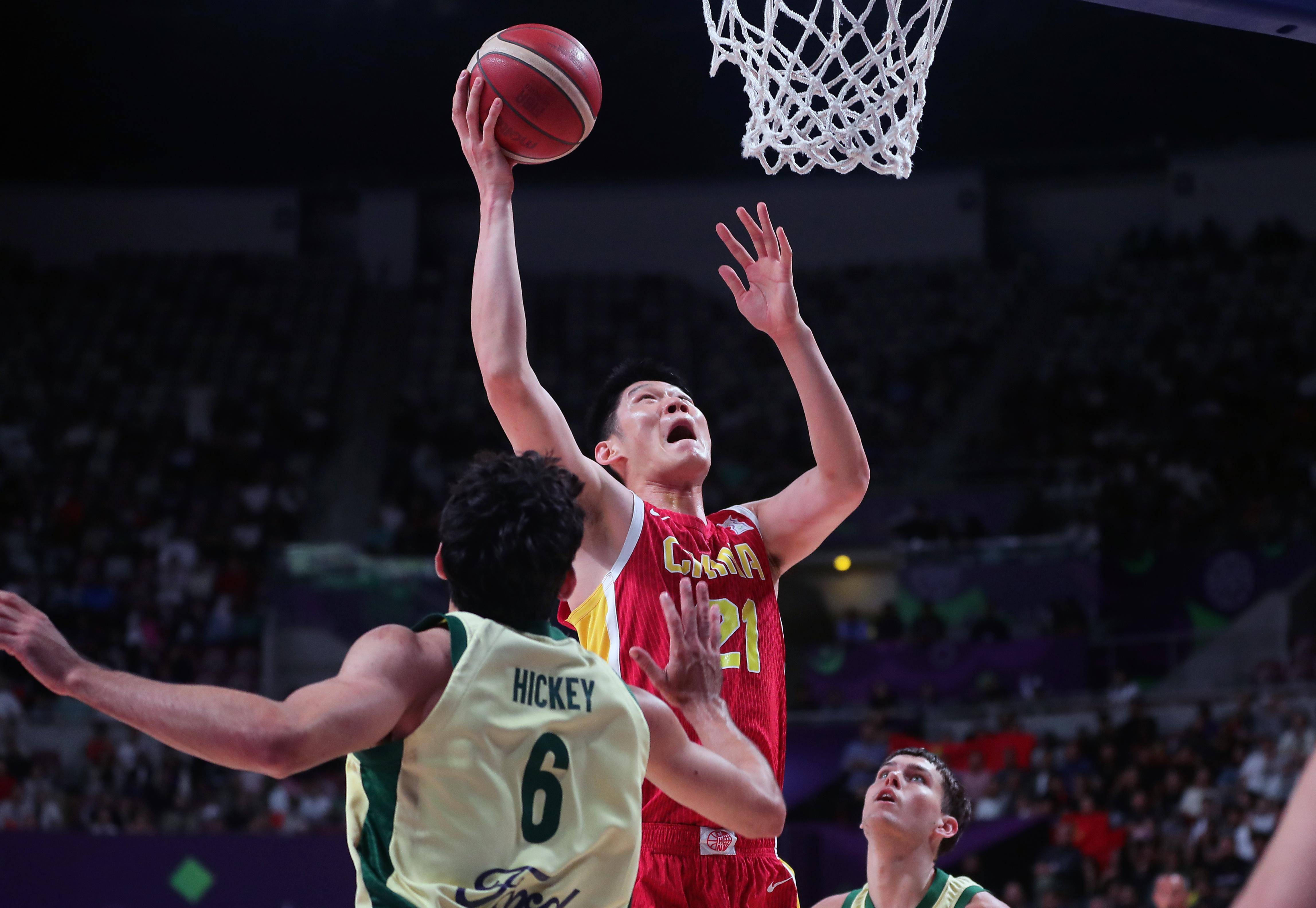 亚洲篮球明星在国际大赛中展现出色实力，为球队争取胜利的简单介绍