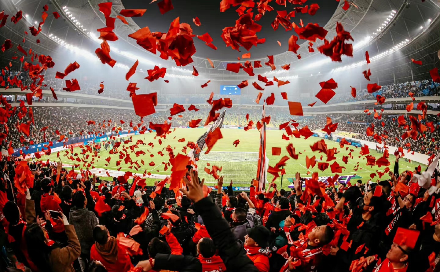 篮网队主场剑指胜利，球迷呐喊助威