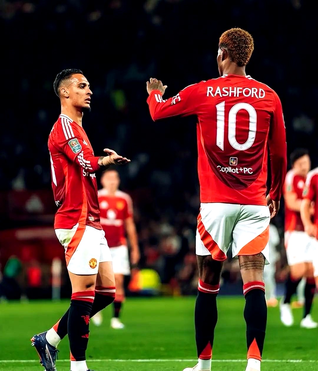 曼联风驰电掣耀眼表现风生水起