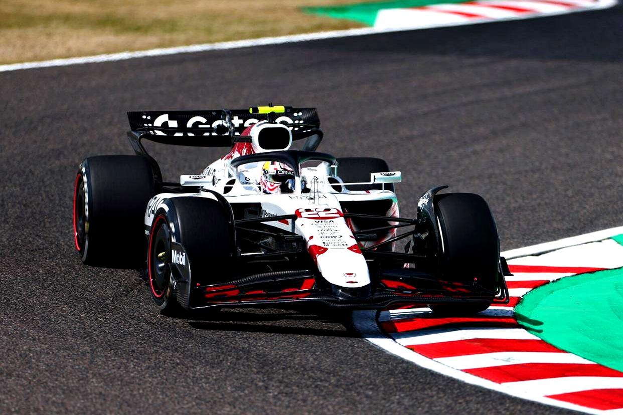 包含红牛车队翻盘阿斯顿马丁，维斯塔潘带队取胜的词条