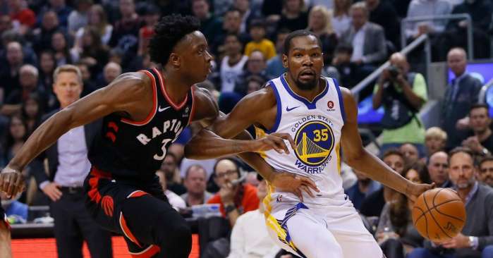 山东队横扫深圳队，德罗赞关键制胜