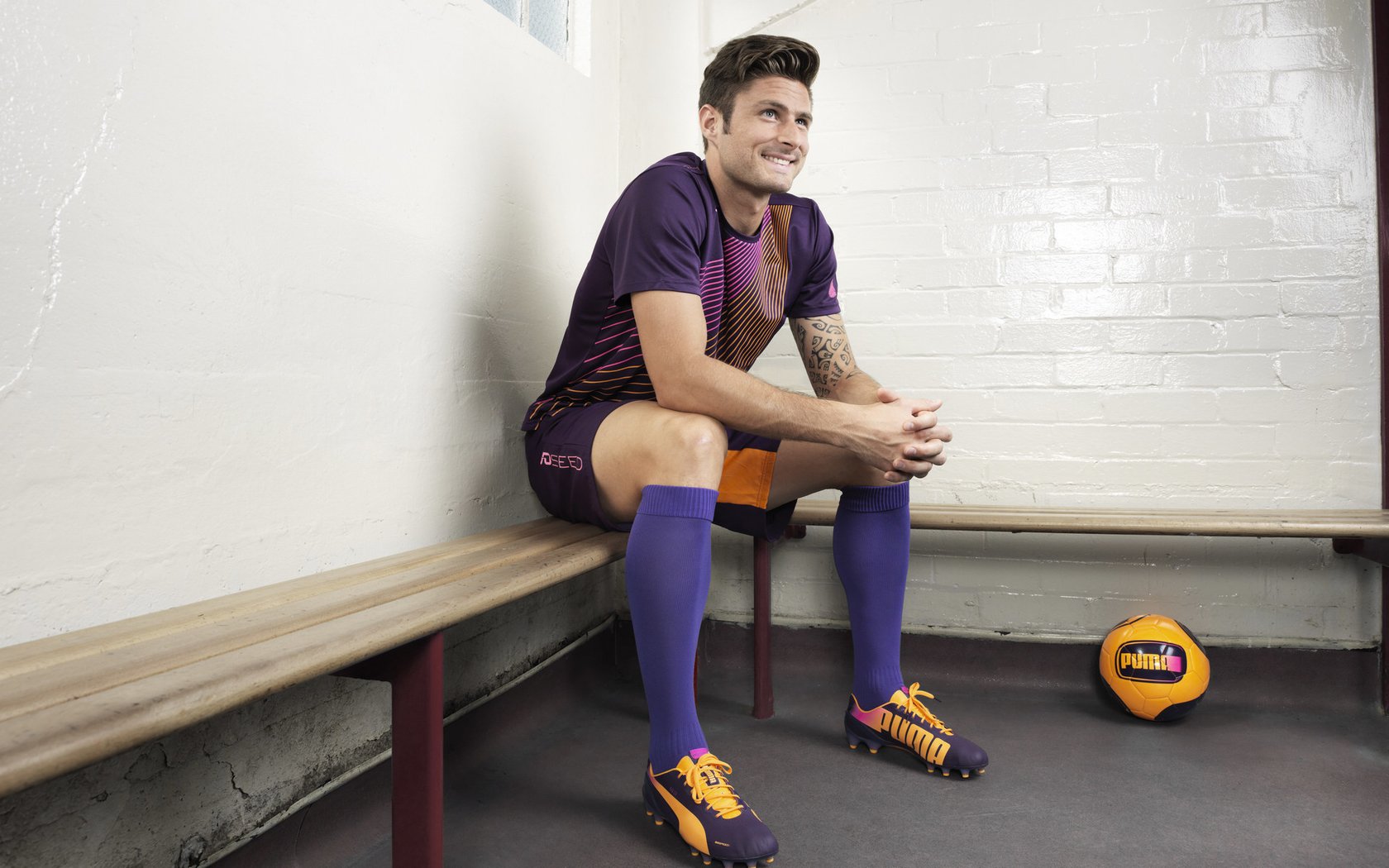 钢铁洪炉焚尽三晋古城，唤醒沉睡森林新狼王嘶鸣